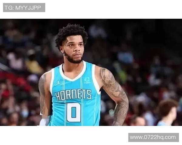 假装成足球明星街头互动引发路人惊讶与欢笑的真实反应 假装成足球明星街头互动引发路人惊讶与欢笑的真实反应